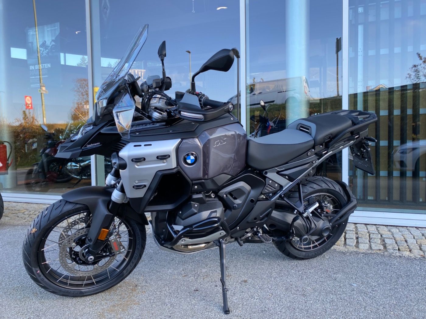 Fahrzeugabbildung BMW R 1300 GS Adventure Triple Black