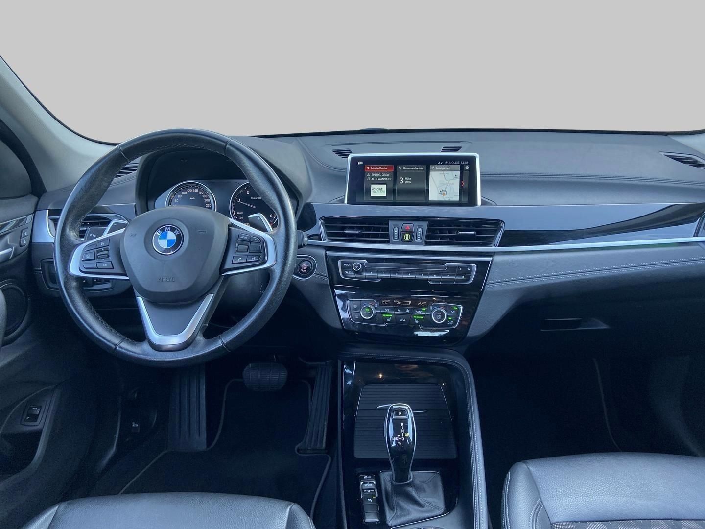 BMW X1 sDrive18d xLine AHK Navi LED PDC SHZ T-Leder foto 7