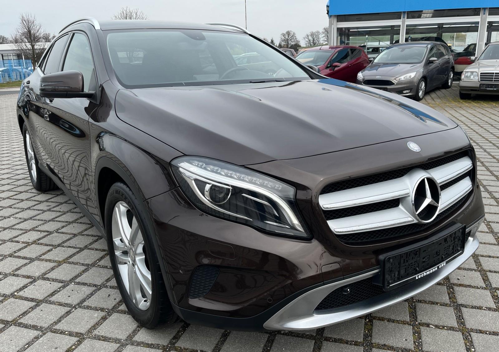 Mercedes-Benz GLA 220d 4Matic Bi-Xenon|AHK|Navi|RFK