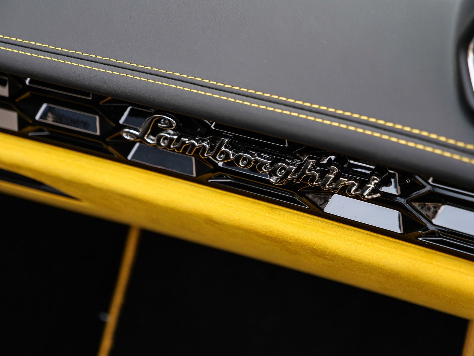 Lamborghini Huracán EVO Spyder Giallo Inti. Lifting System foto 21