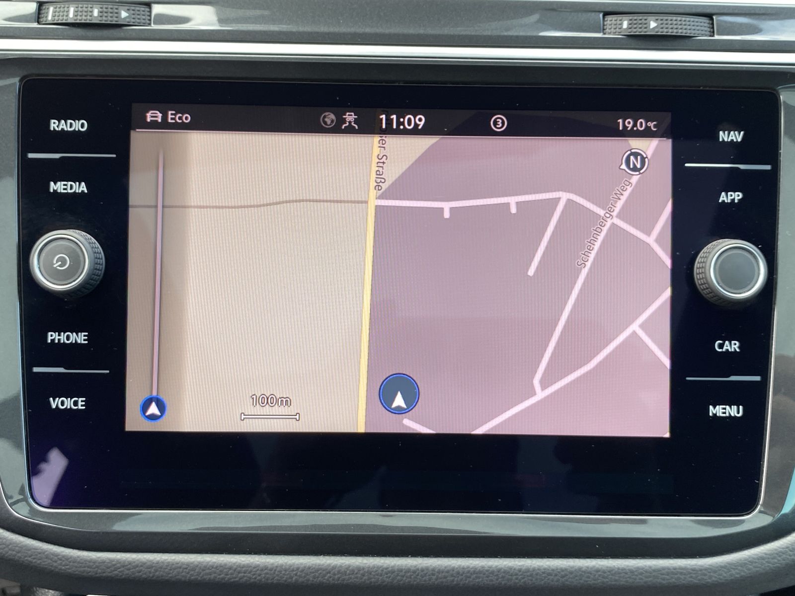 Fahrzeugabbildung Volkswagen Tiguan 1.5 TSI DSG United NAV+LED+AHK+PANO+360°