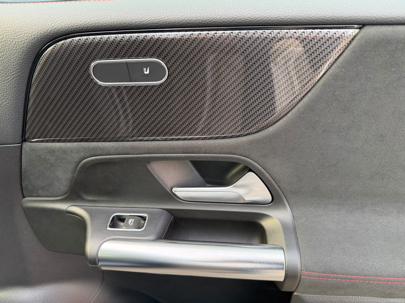 Fahrzeugabbildung Mercedes-Benz B 180 AMG LINE PANO NAVI KAMERA MBUX LED AHK