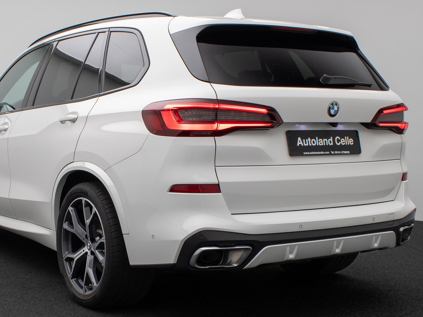 Fahrzeugabbildung BMW X5 xD30d M Sport Panoram Kamera HUD DAB HiFi 21"