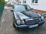 Mercedes-Benz E 230 ELEGANCE Elegance - Mercedes-Benz E 230 mit Benzin-Antrieb