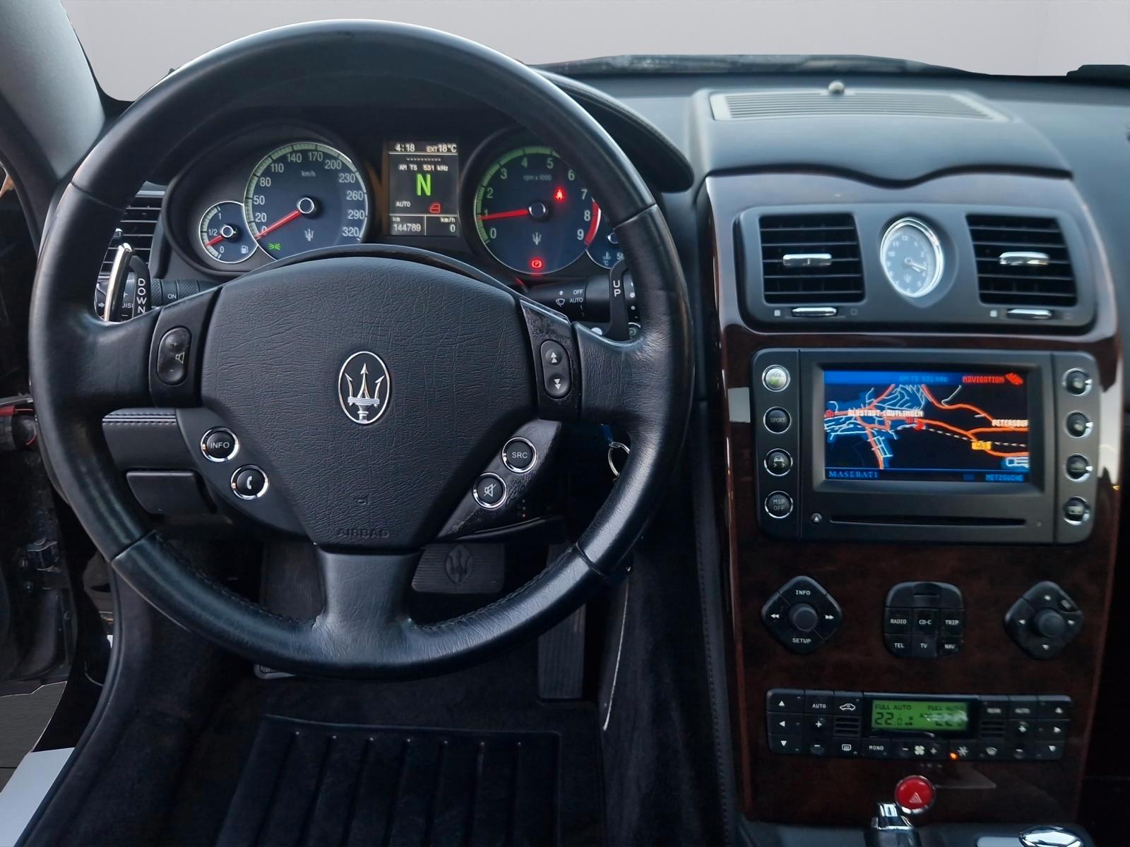 Maserati Quattroporte 4.2 V8 400 ch • BVA • Cuir • Toit ouvrant