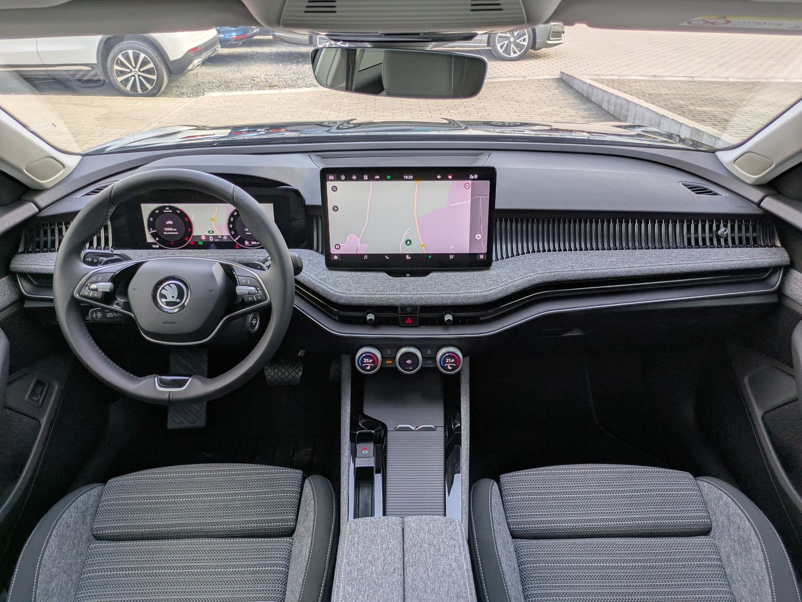 Fahrzeugabbildung SKODA Superb 2.0 TDI 4x4 Selection MATRIX*AHK*PANO*19"