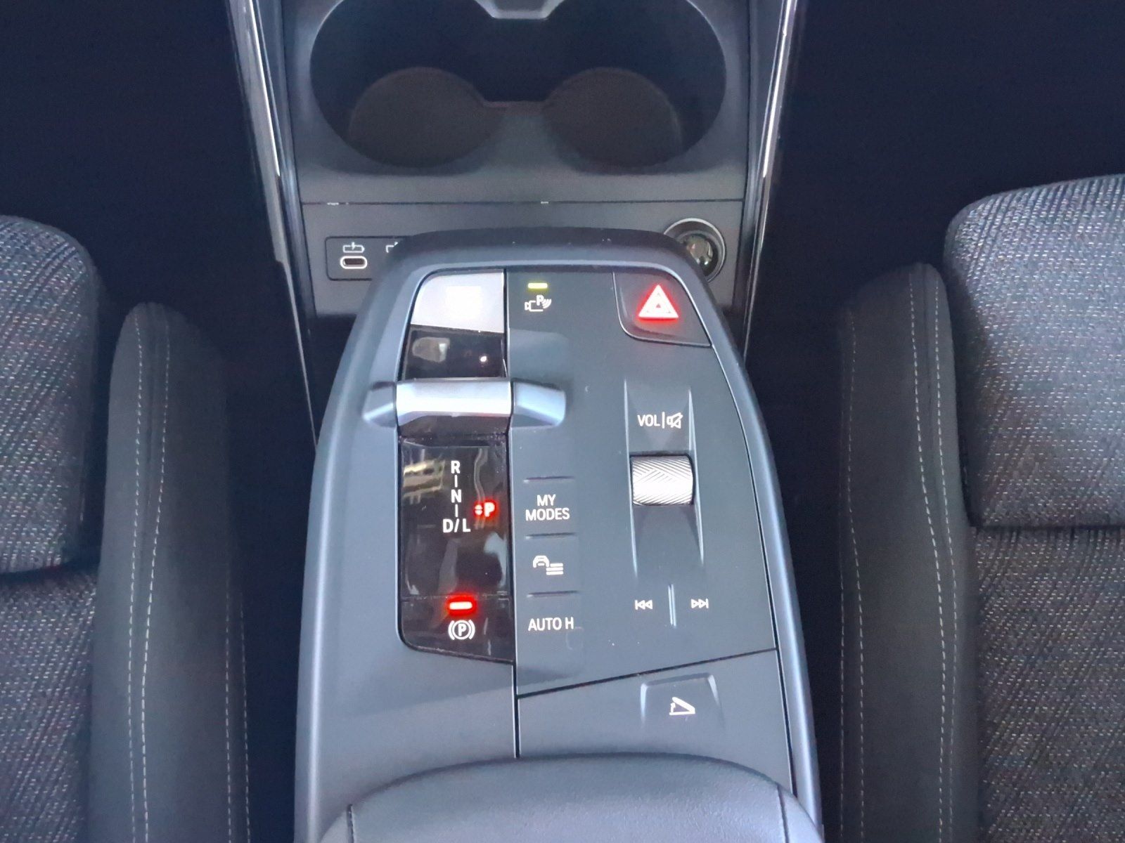 BMW X1 sDrive20i Navi CarPlay Driving Parking Head foto 20