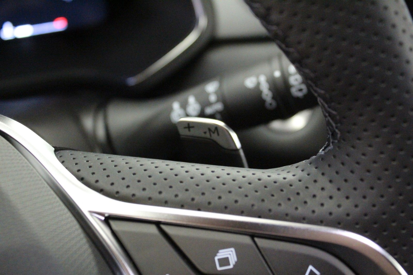 Fahrzeugabbildung Renault Captur Mild Hybrid 140 EDC *Navigations-Paket*