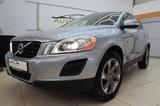 Volvo XC 60 Ocean Race AWD Autom. ~Leder~Navi~Pano - silberne Volvo XC60