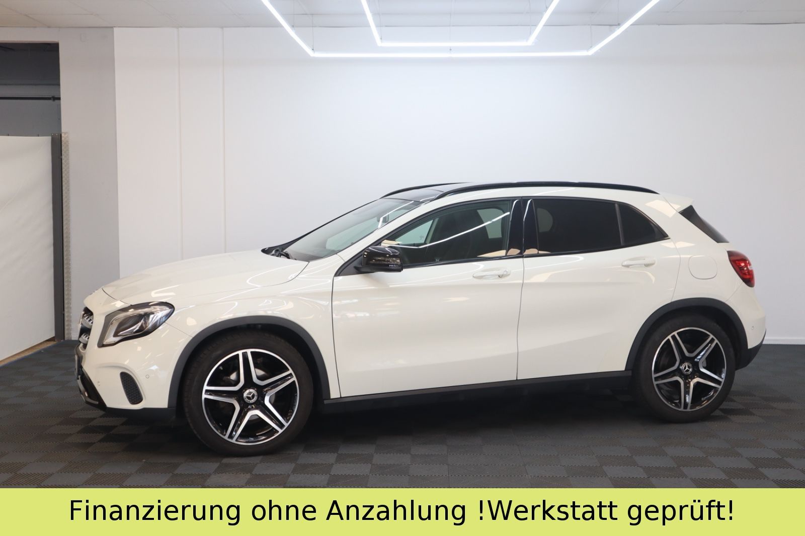 MERCEDES-BENZ GLA 200 CDI / d*PANO*PDC*KEYLESS-GO*ACC