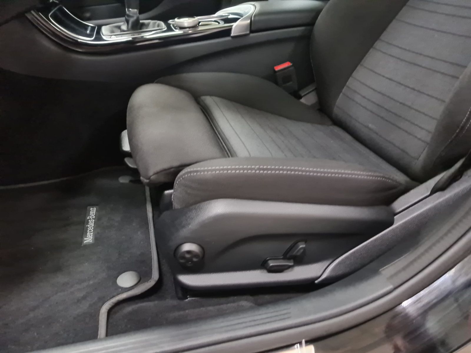 Fahrzeugabbildung Mercedes-Benz C 180d T-Modell / LED HP / GEPFLEGT /