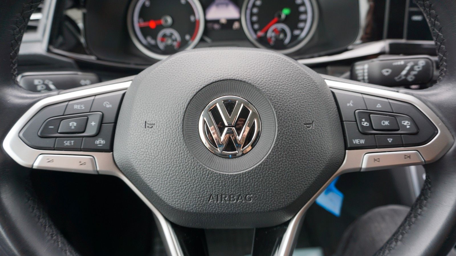 Fahrzeugabbildung Volkswagen T6 Multivan 2.0L TDI DSG Kamera Navi AHK 7 Sitze