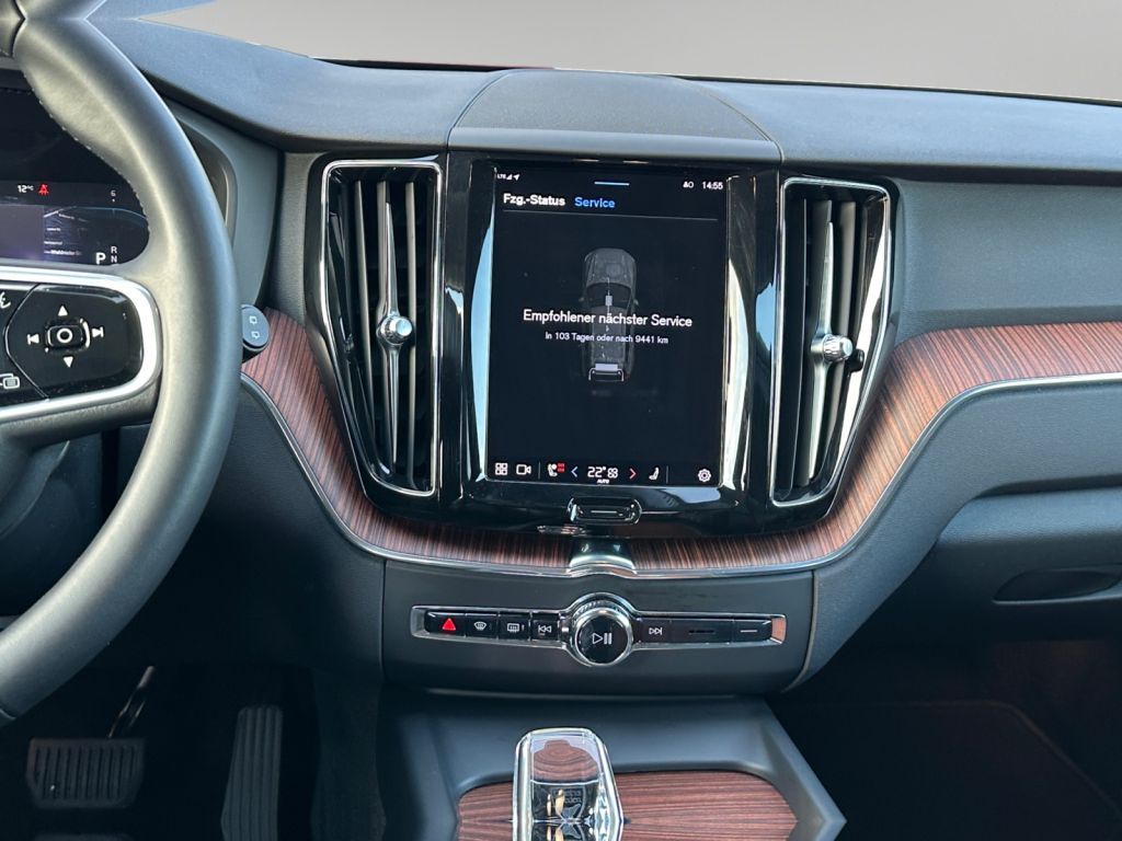 VOLVO XC60 B4 D Plus Bright,Fahreras.,Nappa,AHK,STHZ. VOLVO XC60 B4 D Plus Bright,Fahreras.,Nappa,AHK,STHZ.