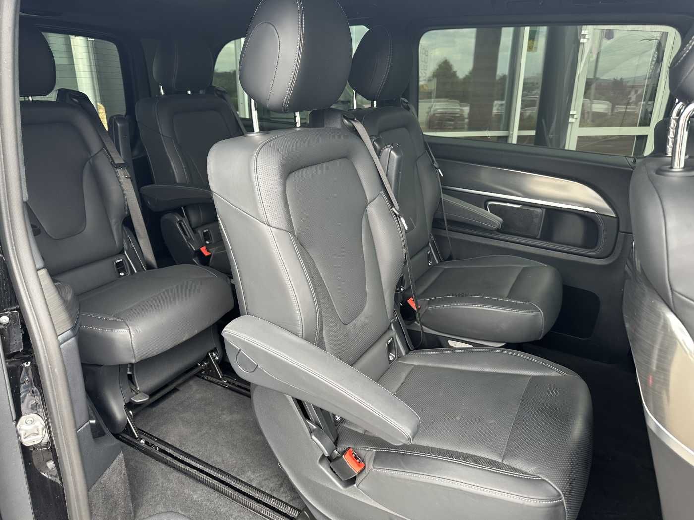 Fahrzeugabbildung Mercedes-Benz V 300 d 4MATIC EXCLUSIVE AMG Panorama DISTRONIC