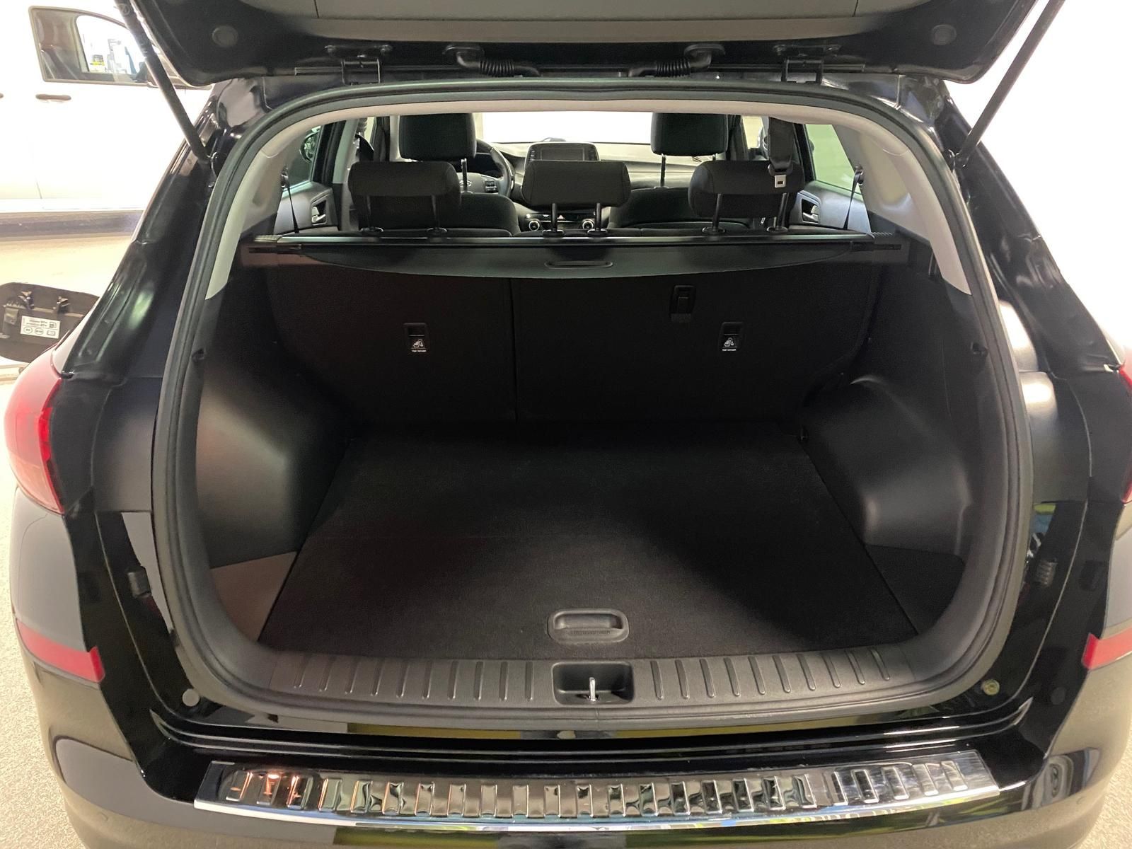 Fahrzeugabbildung Hyundai TUCSON 1.6+KAMERA+NAVI+ALLWETTER+PANORAMADACH