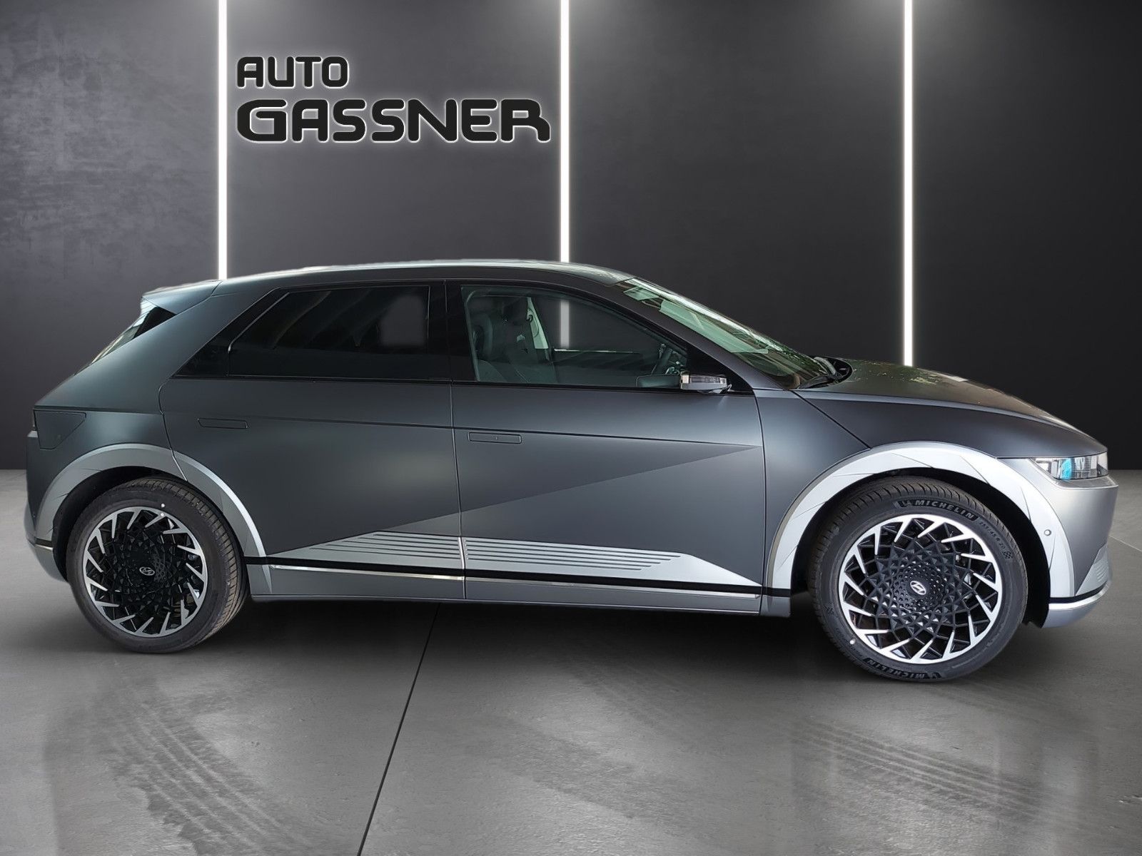 Fahrzeugabbildung Hyundai IONIQ 5 325PS 4WD Uniq Relax Kamerap. 20 Zoll