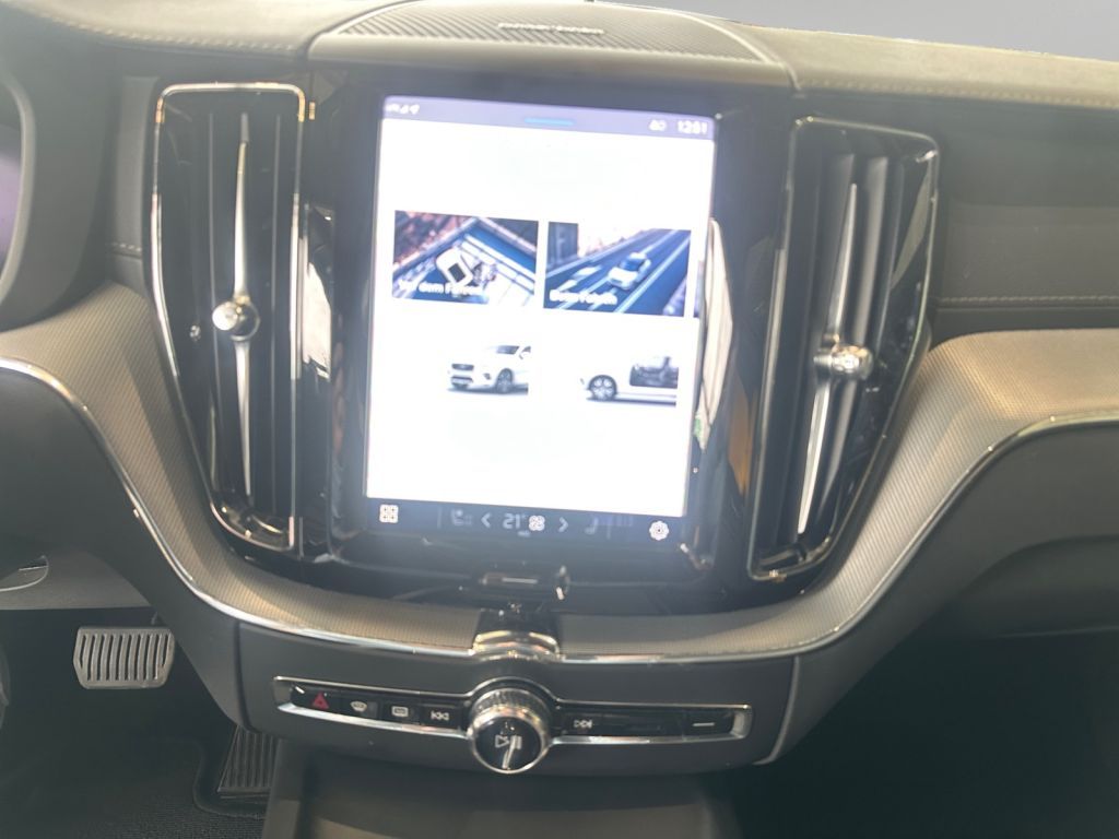 VOLVO XC60 T8 AWD Recharge Polestar Engineered VOLVO XC60 T8 AWD Recharge Polestar Engineered