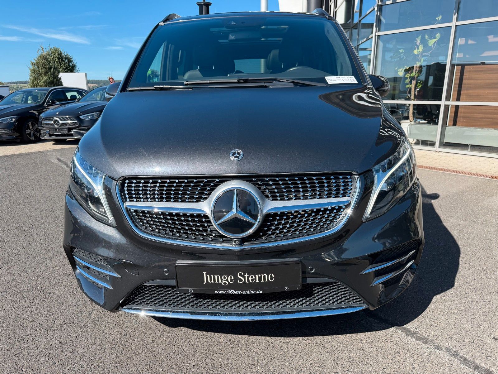 Fahrzeugabbildung Mercedes-Benz V 300 d EXCLUSIVE ED AMG AIRMATICAHK2,5to Pano