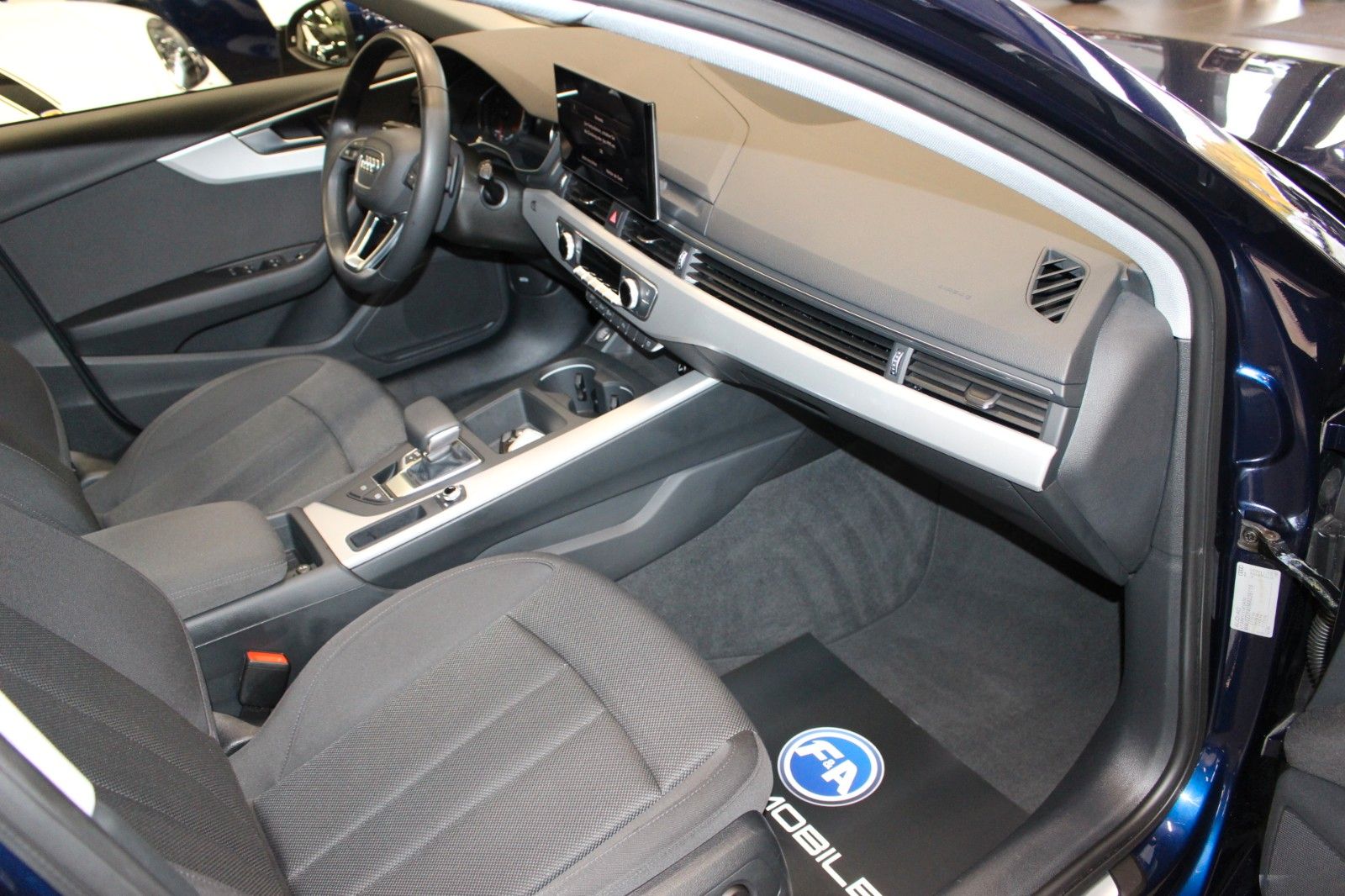 Fahrzeugabbildung Audi A4 40 TDI S tronic  Avant*Kamera*Navi*Ambiente.