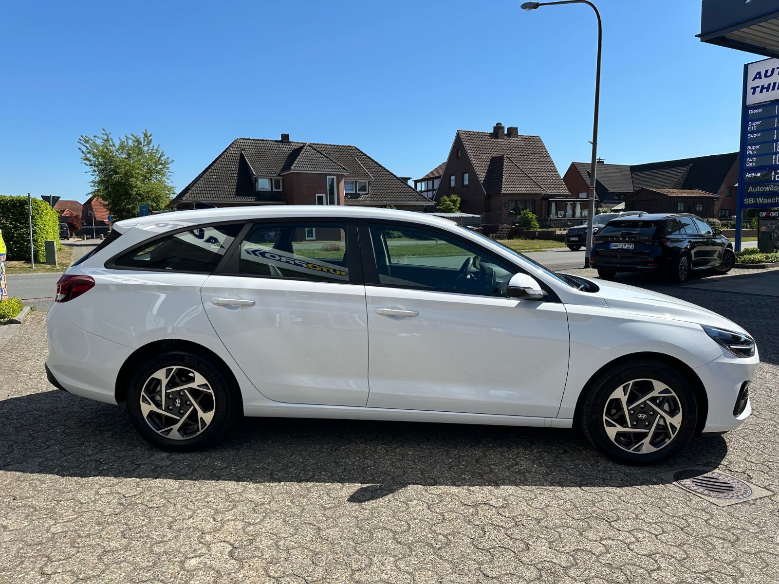 Fahrzeugabbildung Hyundai i30 Kombi 1.0 T-GDI DCT Comfort Navi/GRA/Shzg