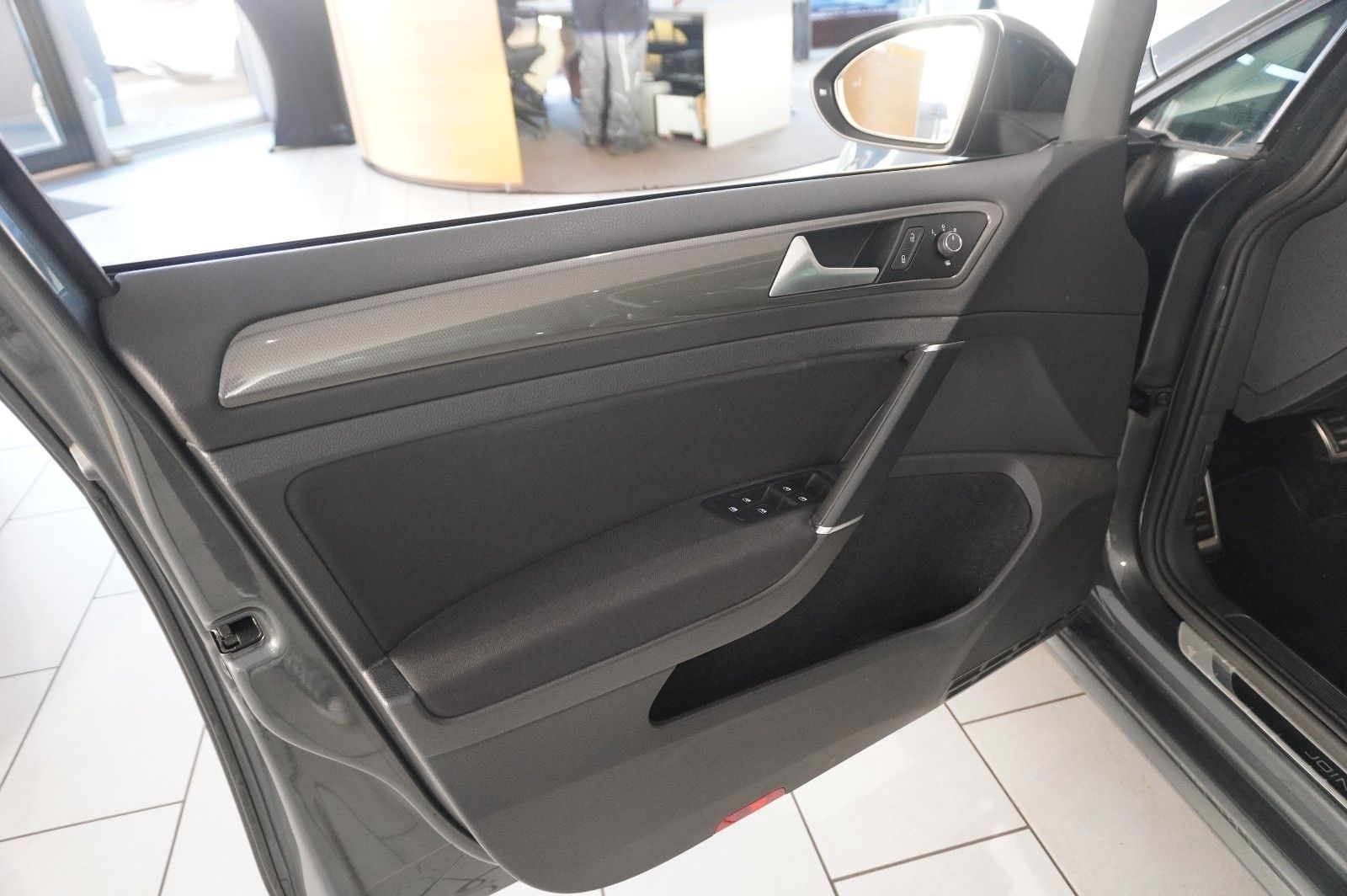 Fahrzeugabbildung Volkswagen Golf VII Lim. 2.0D JOIN NAVI/LED/KAMERA/DYNA./SH