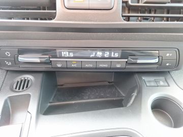 Citroën Berlingo Feel 1.5 BHDi 130 °AHK°PDC°SHZ°Tempomat