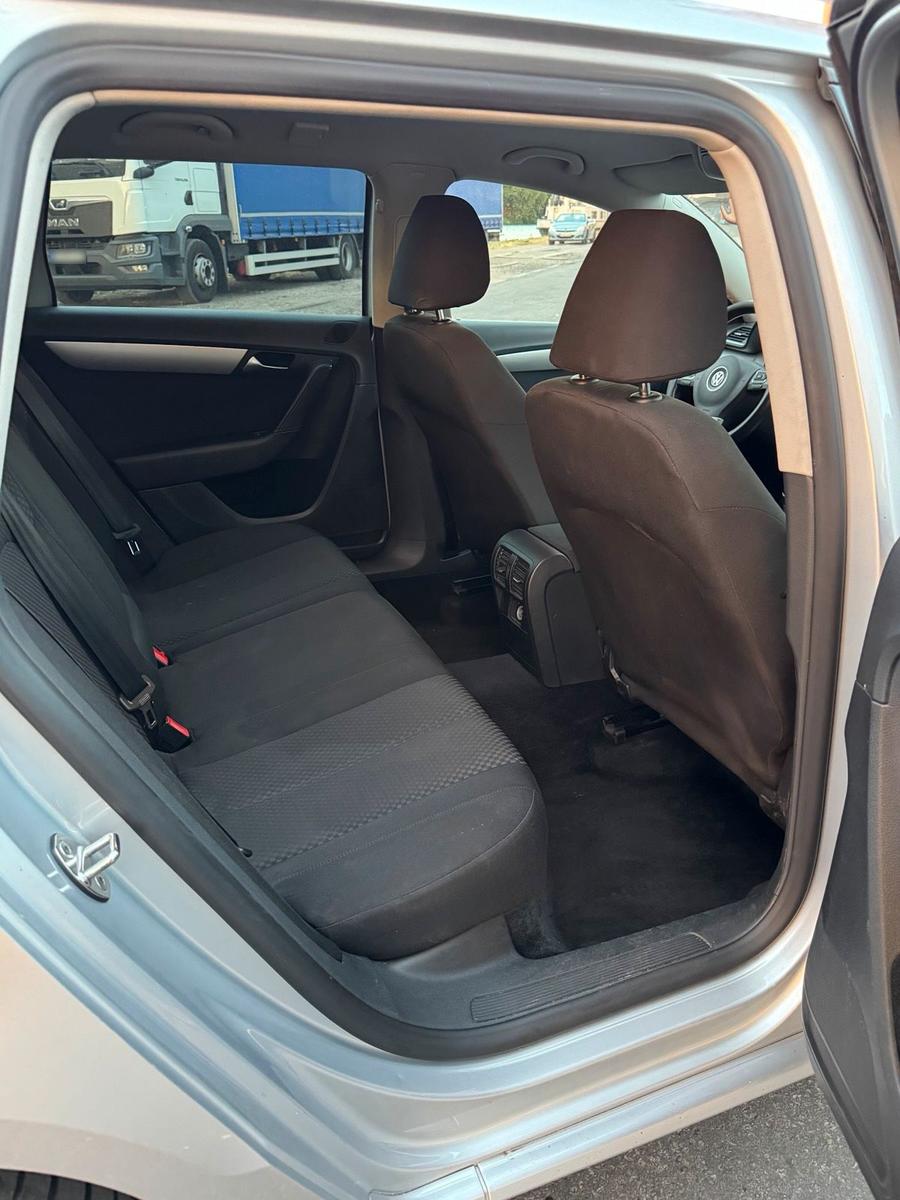 Volkswagen Passat 2012 — photo 11