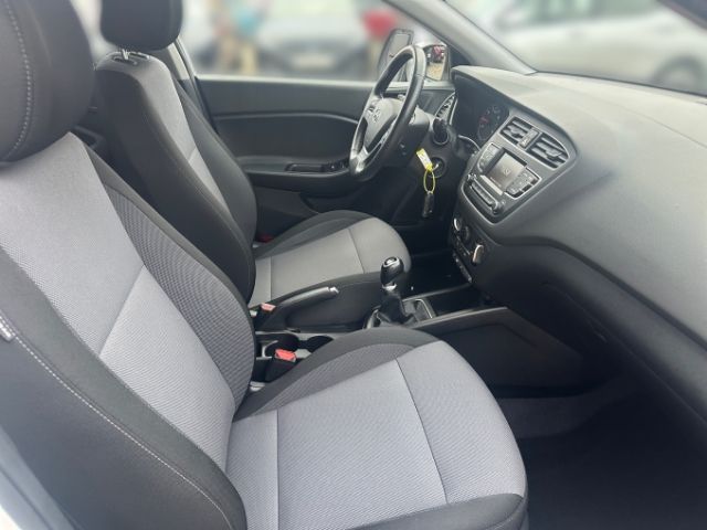 Fahrzeugabbildung Hyundai i20 Trend 1.2 +RADIO+KLIMA+TEMPOMAT+SHZ+PDC+LICH