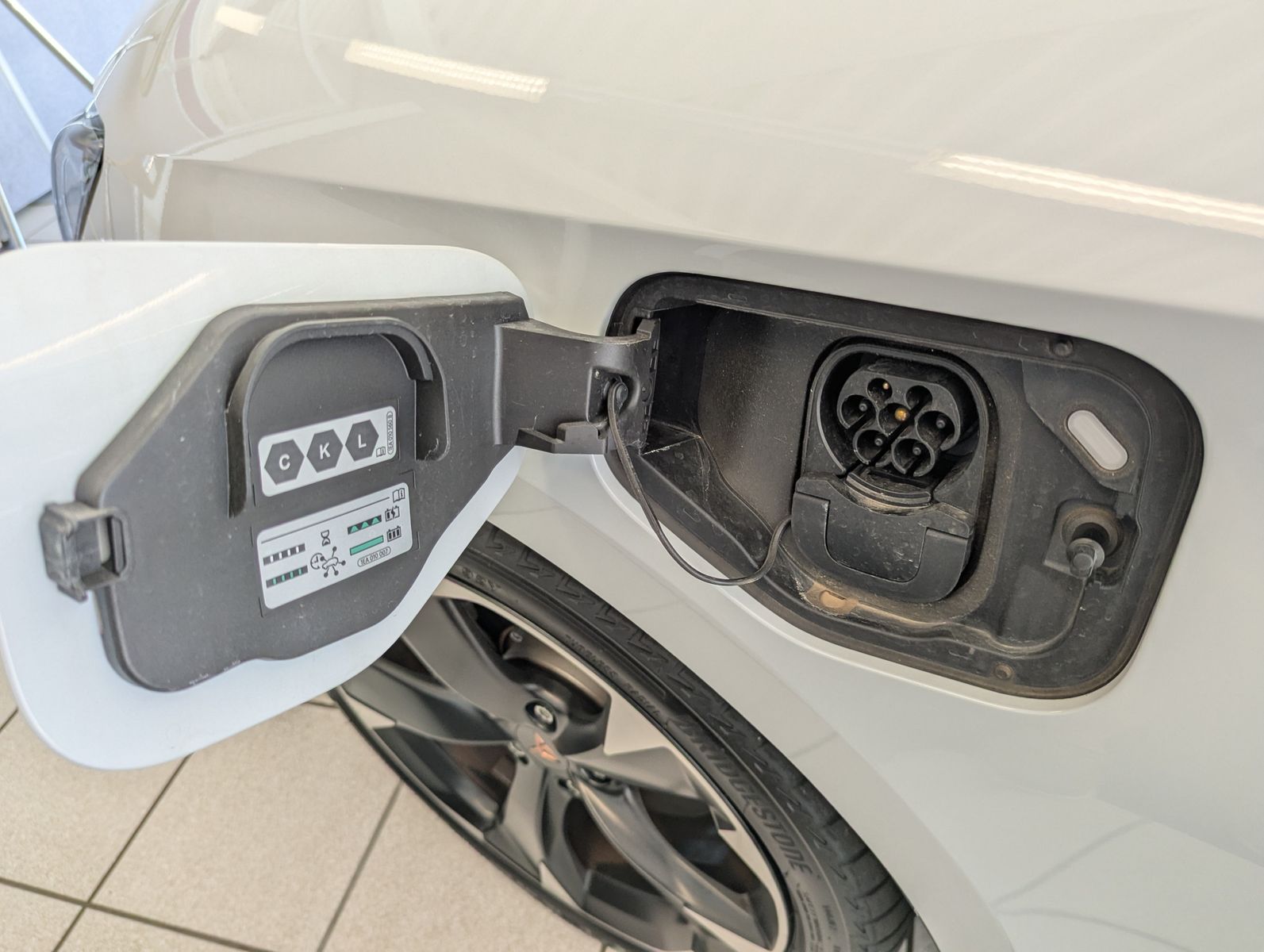 Fahrzeugabbildung CUPRA Leon 1.5 e-Hybrid Matrix Edge-Intelligent-Paket