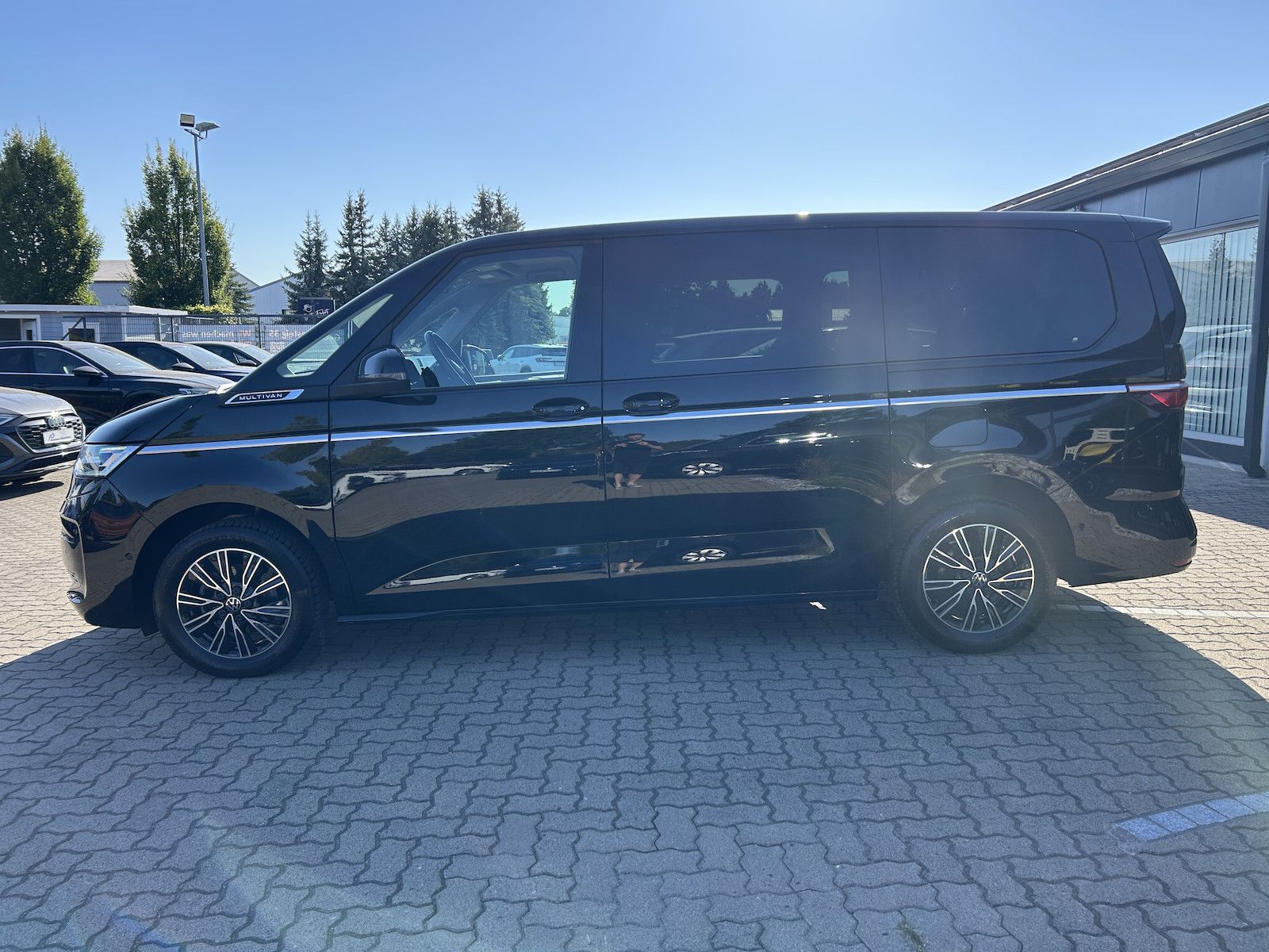 Volkswagen T7 Multivan 2.0 TDI DSG Style lang AHK Kamera foto 16