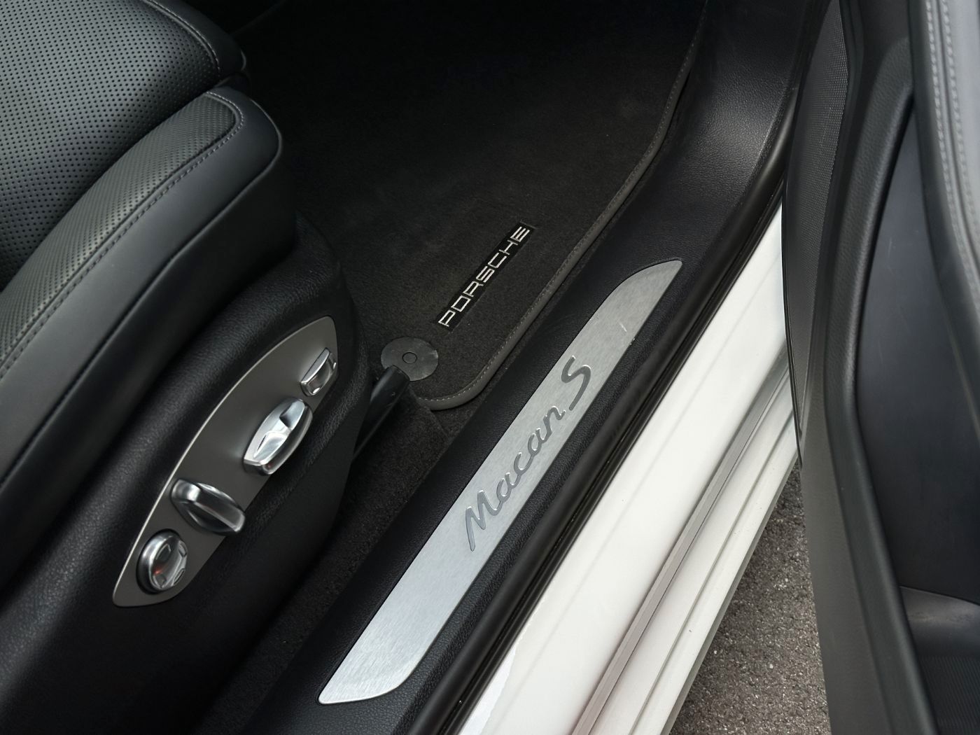 Porsche Macan S PANO PASM Sitzbelüftung foto 24