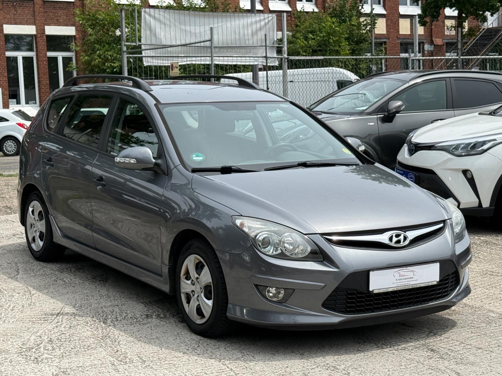 Hyundai i30 2012 — interior