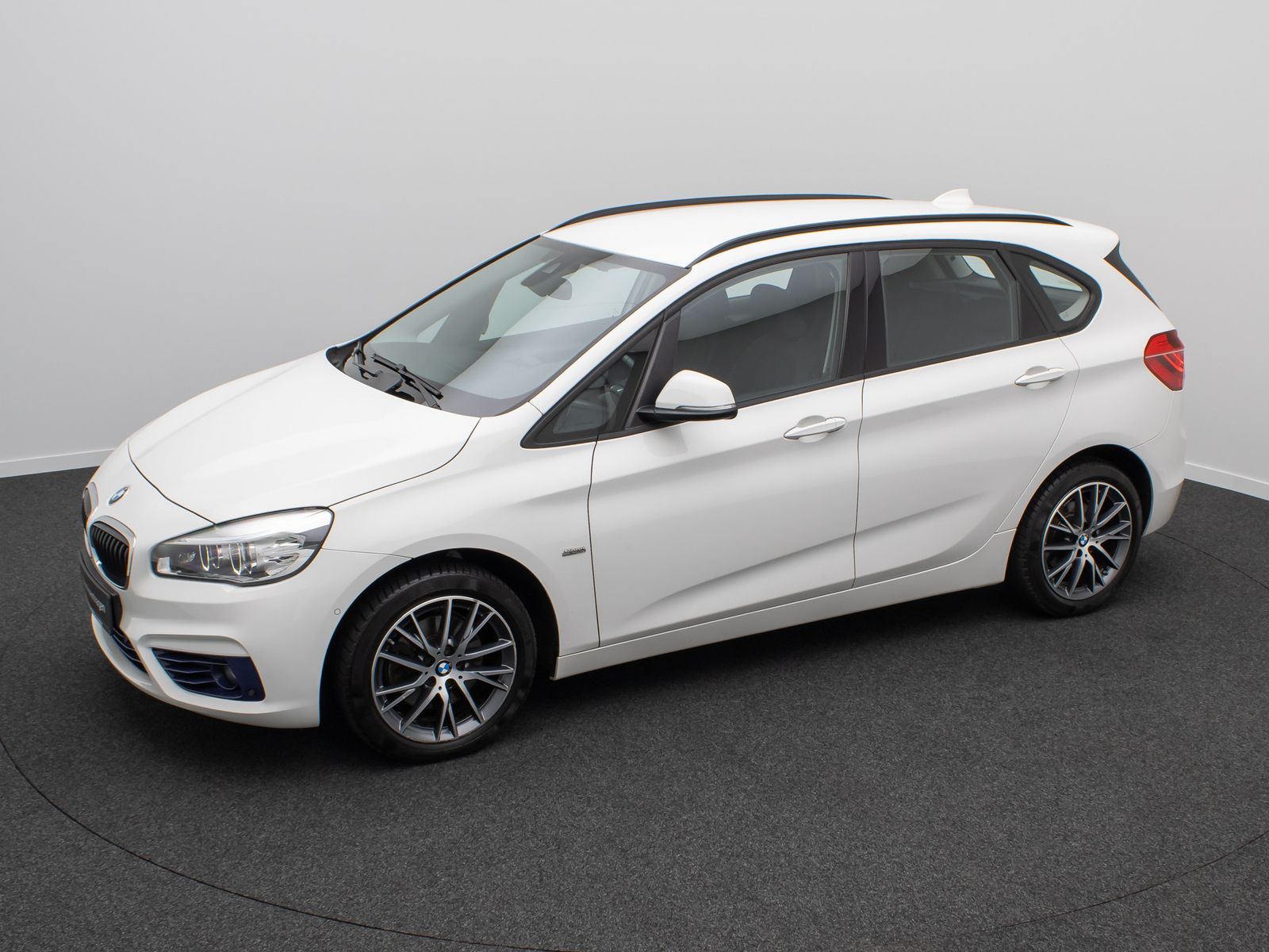 Fahrzeugabbildung BMW 218i Active Tourer Sport Line ParkAssis Navi LED