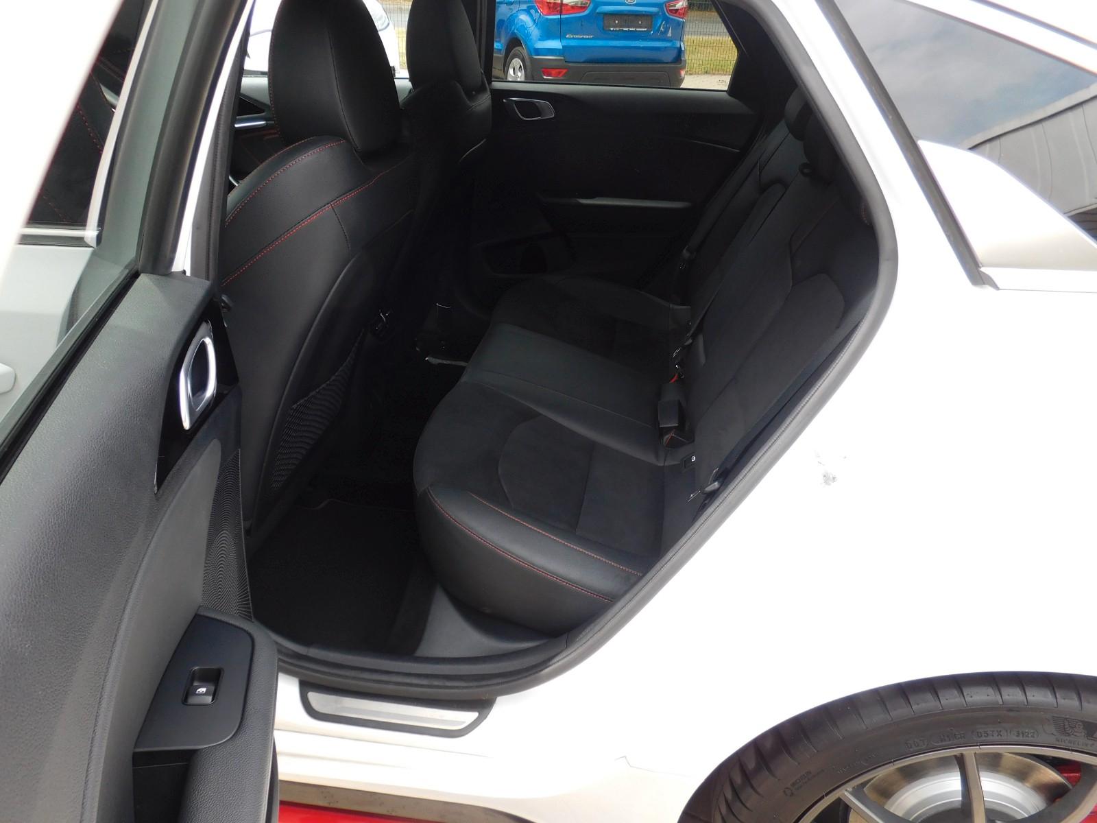 Kia ProCeed 1.6T-GDI DCT7 GT*LED*NAV*KAM*ACC