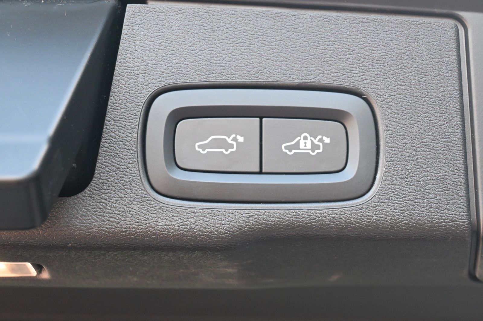 Fahrzeugabbildung Volvo XC60 B4 Plus Dark *360°*H/K*NAV*PANO*ACC*STDHZG*