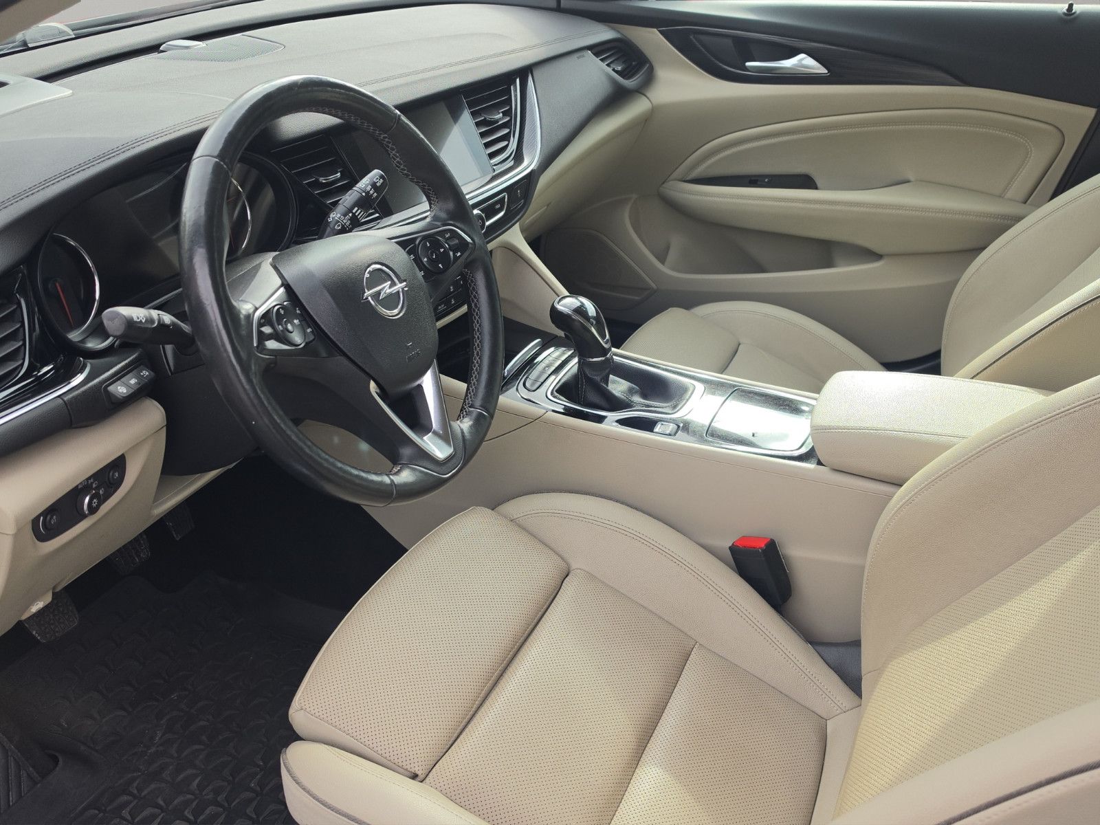 Fahrzeugabbildung Opel Insignia B Sports Tourer Business Innovation
