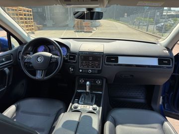Volkswagen Touareg - 12