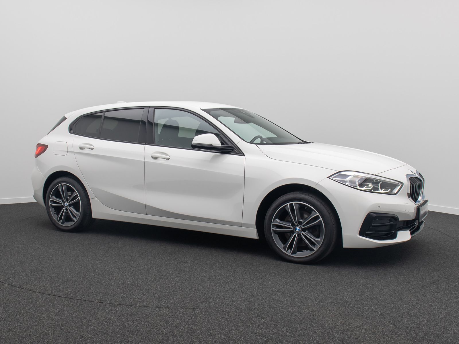 Fahrzeugabbildung BMW 118i Sport Line LED Navi DAB Tempomat