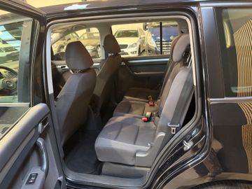 Volkswagen Touran - 11