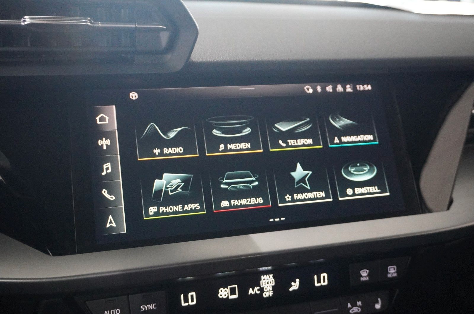 Fahrzeugabbildung Audi A3 Sportback 35 TFSI S-TRONIC NAVI/LED/SPORT/ACC