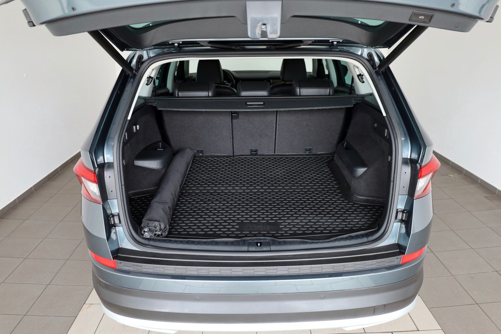 Fahrzeugabbildung SKODA Kodiaq Scout 4x4 7Si,TLeder,Navi,LED,Kamera,AHK