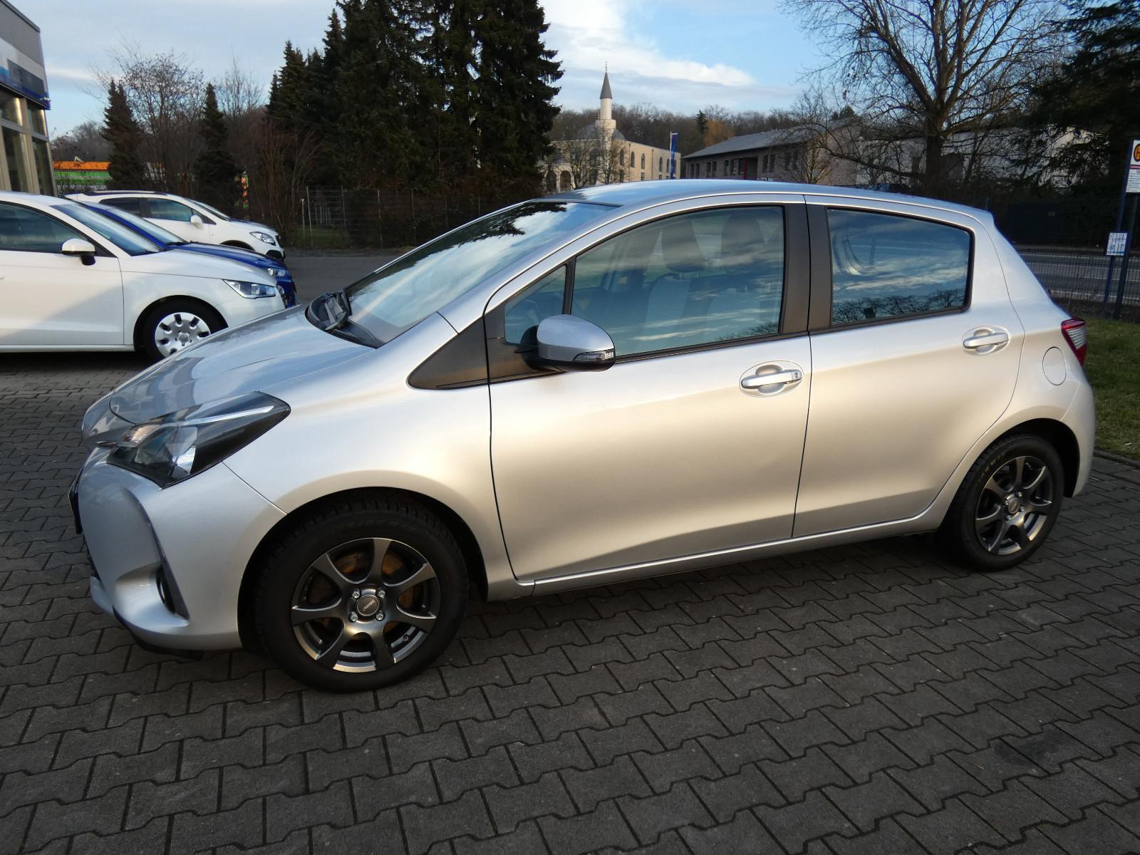 Toyota Yaris 1,5*NAVI*RFK*KLIMA*ALU*TEMPOMAT*TÜV 02/28