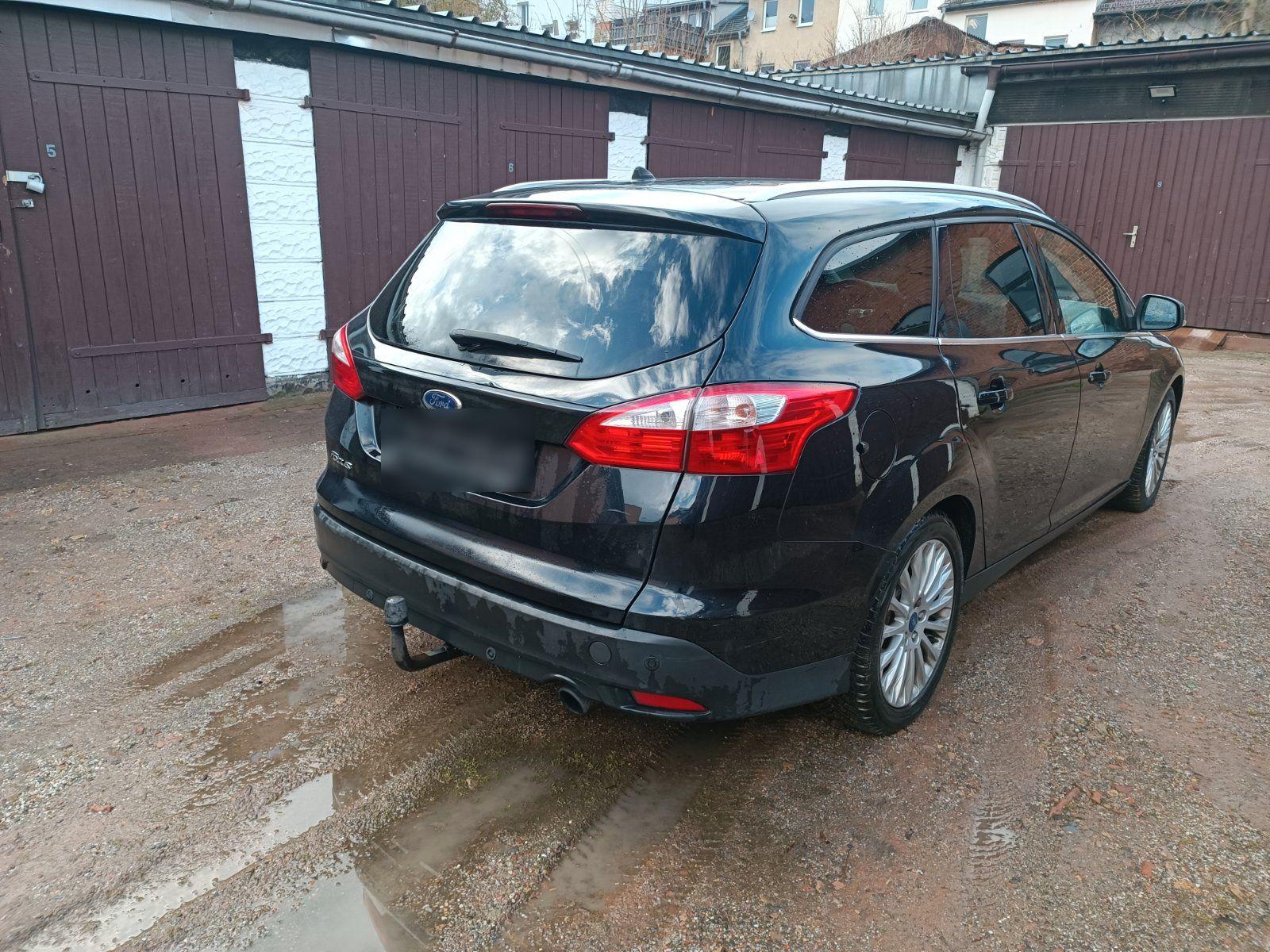 Ford Focus 2012 — вигляд ззаду