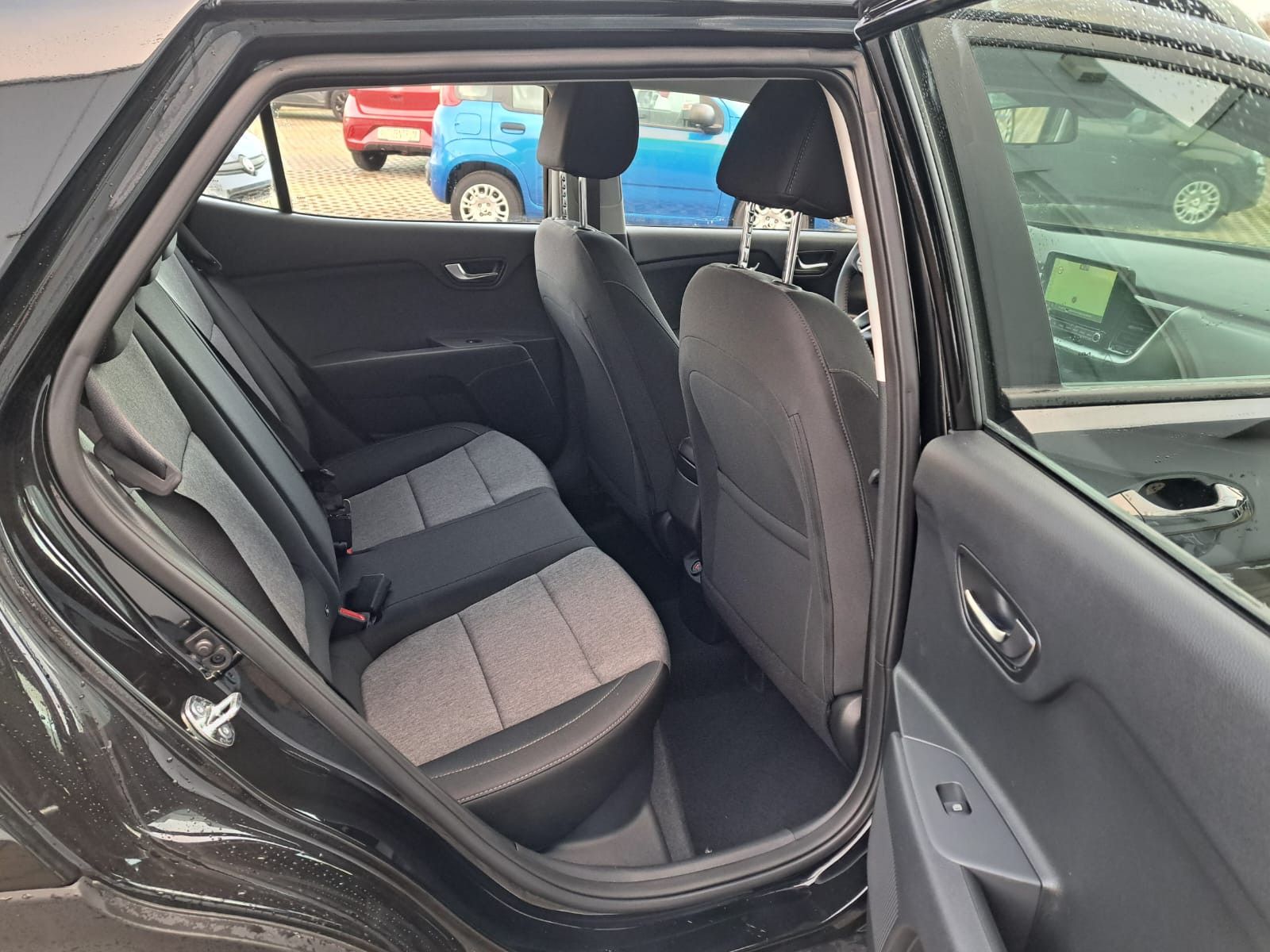 Fahrzeugabbildung Kia Stonic 1.0 T-GDI AUTOMATIK LED NAVI WINTERPAKET