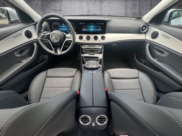 Mercedes E 220 - 11
