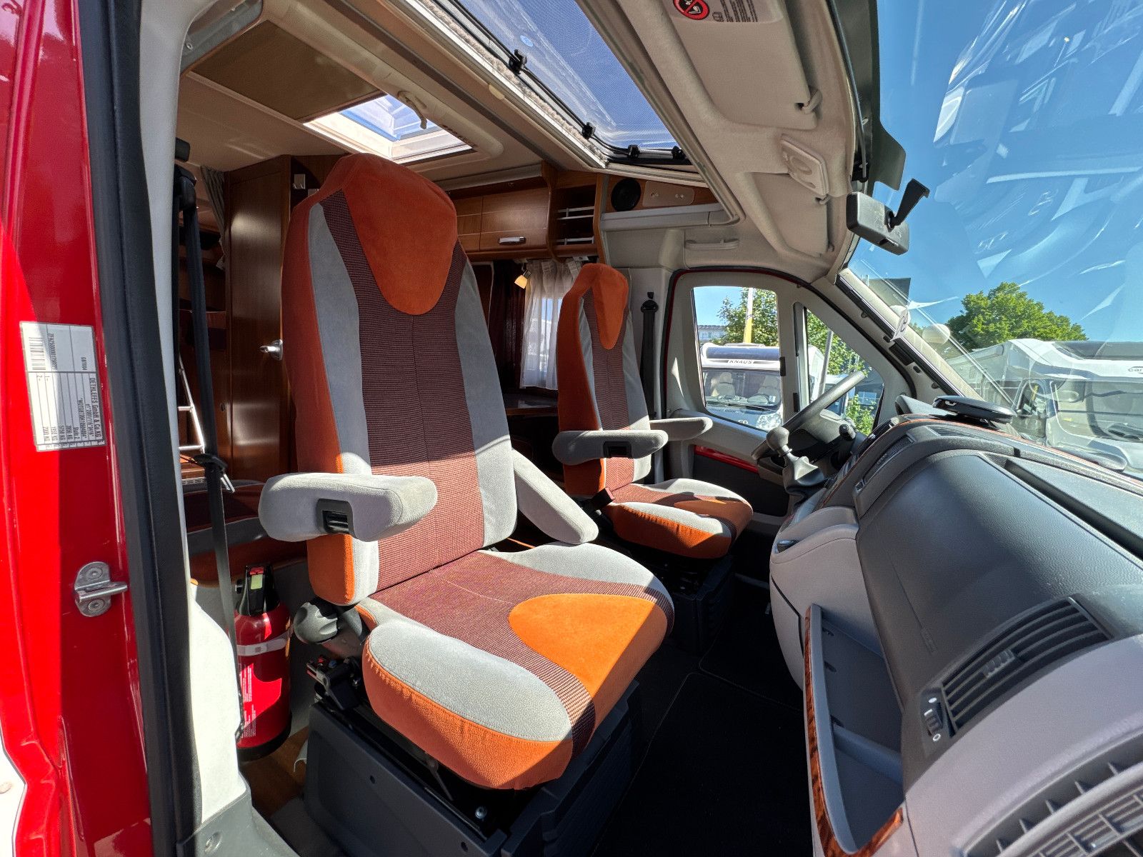 Fahrzeugabbildung Dethleffs GLOBEBUS T 004 FIAT KAMERA SAT TV LUFTFEDERUNG