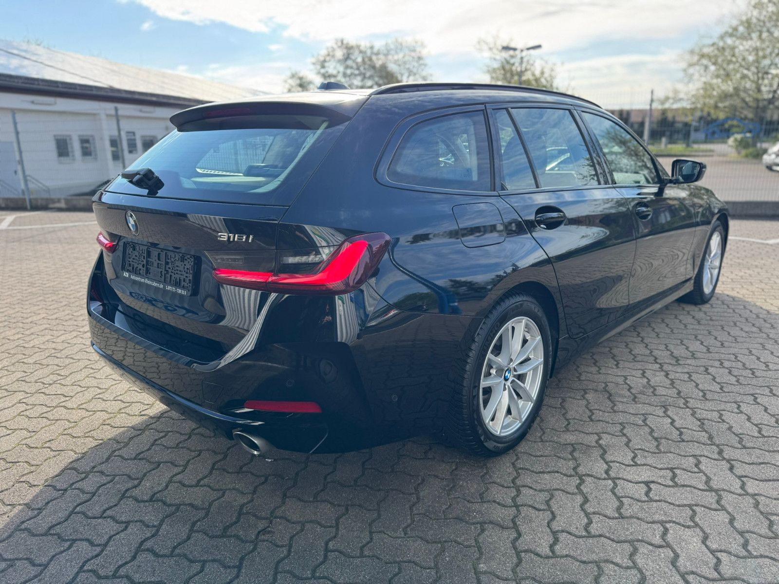 BMW 318i | AUT | KAMERA | SZH | SHADOW-LINE | NAVI foto 8