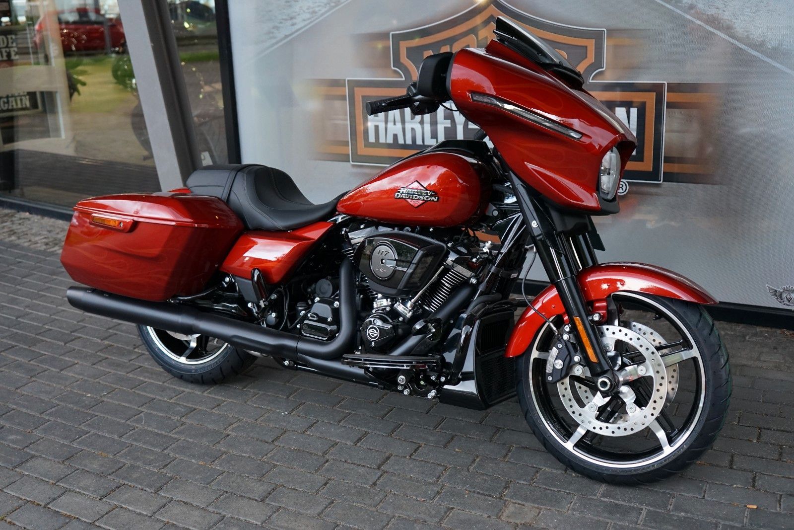 Fahrzeugabbildung Harley-Davidson Street Glide 117 FLHX - MY25 - NEU - Whiskey Fir