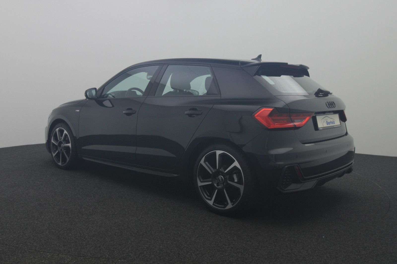 Fahrzeugabbildung Audi A1 Sportback 30 TFSI S line 18"Optik schwarz LED