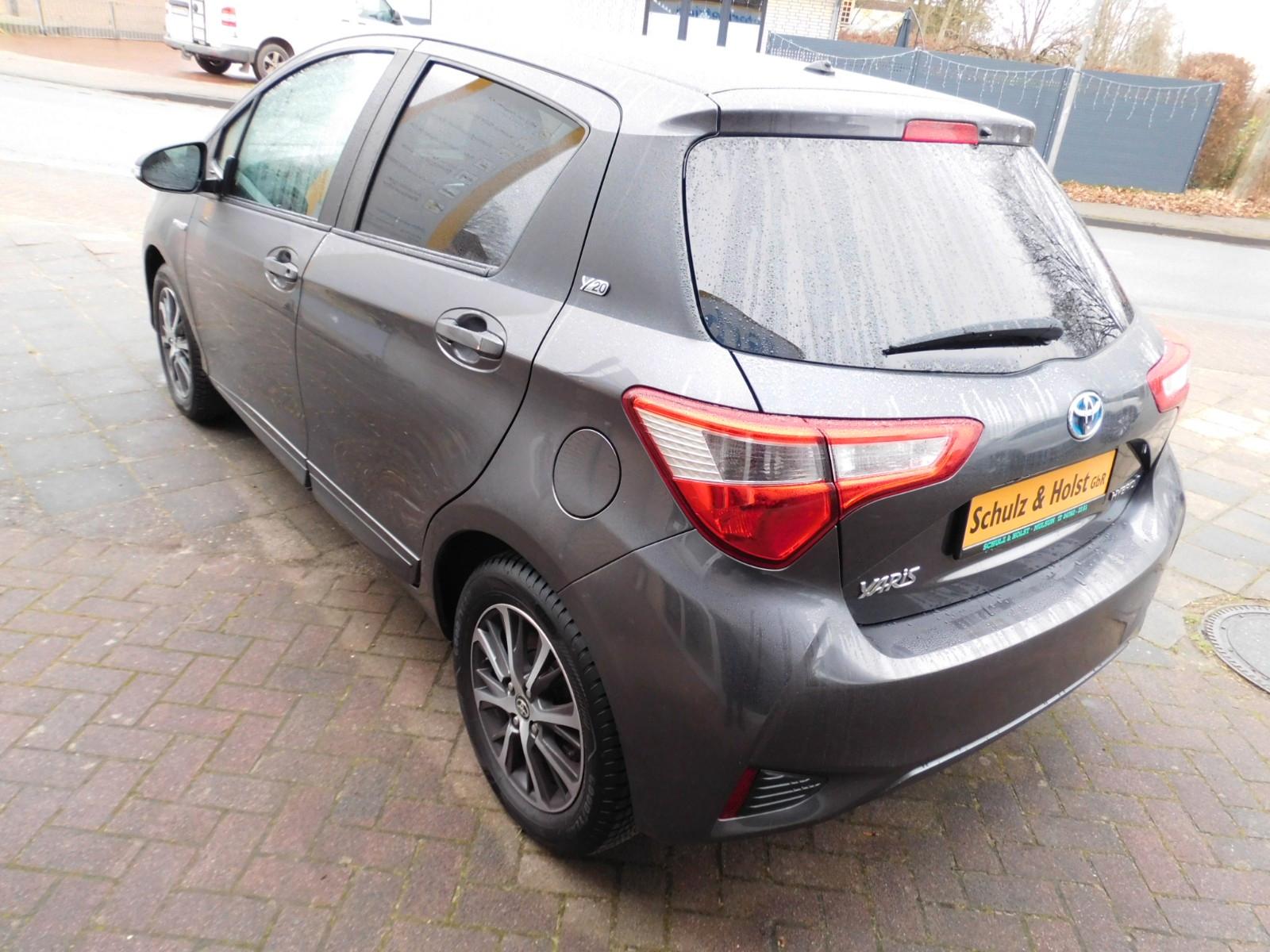 Toyota Yaris Hybrid Y20 Club ACA GJR